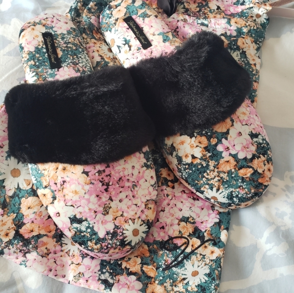 🆕️🌸VS Satin Floral Slippers